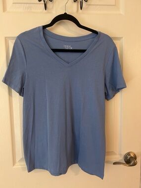 Time and Tru Light Blue V-Neck Short Sleeve Tee